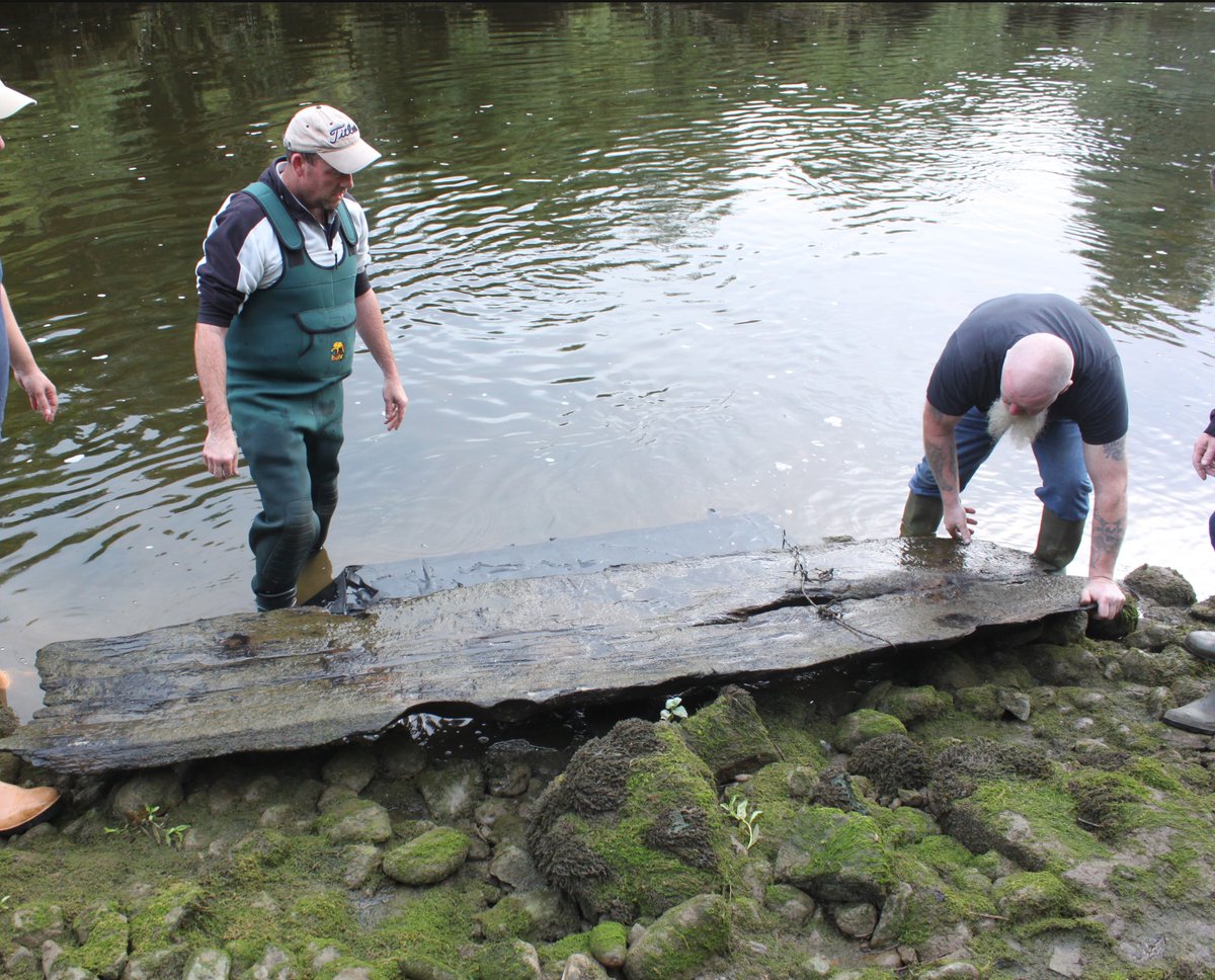 Une pirogue, doyenne de la rivière Boyne