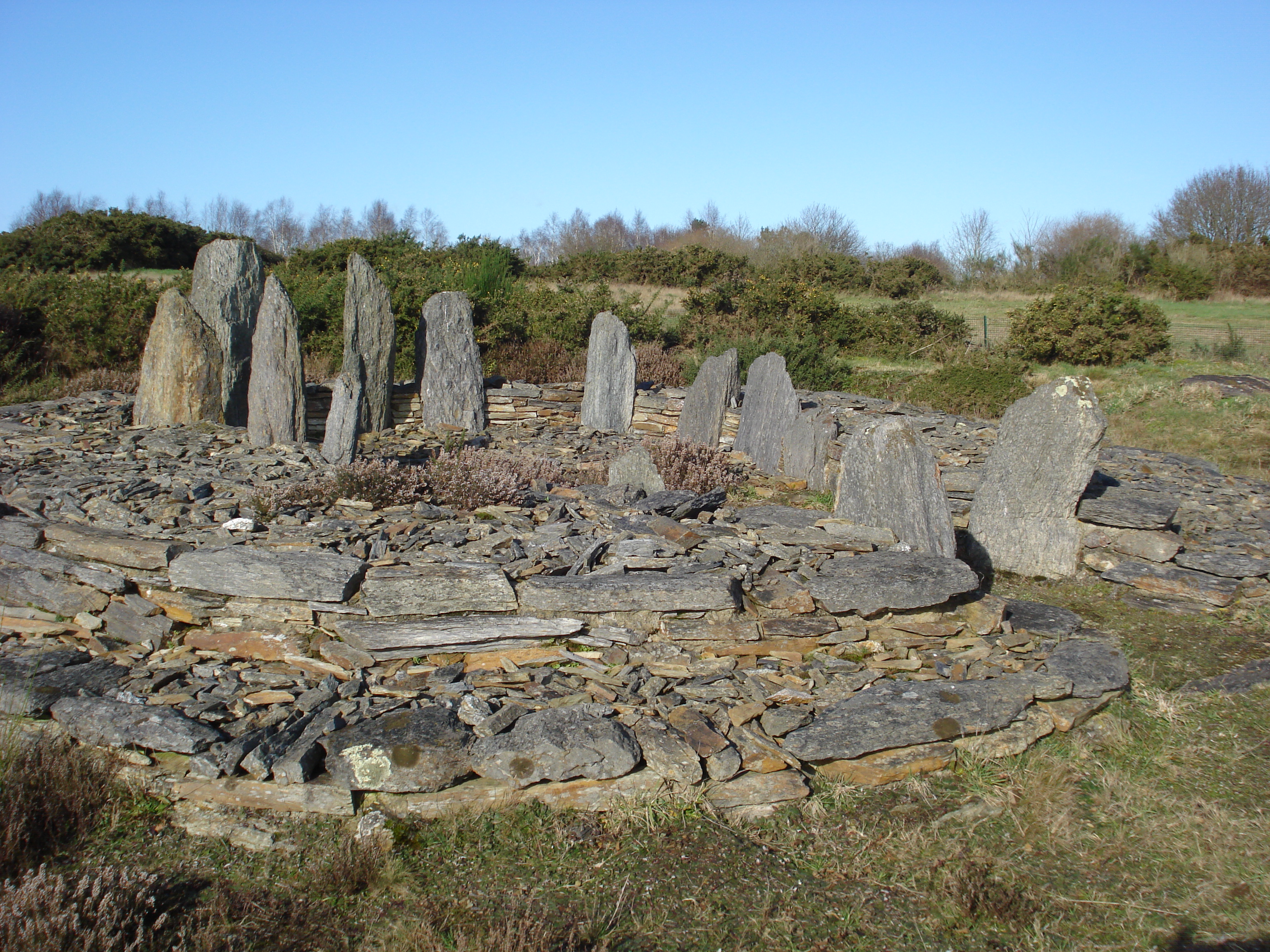 Dolmen Ouest de la Croix Saint Pierre